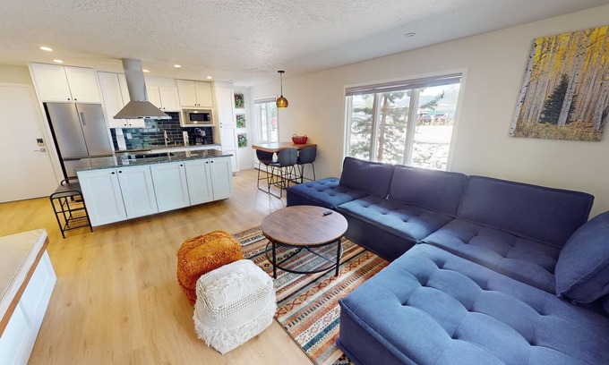 Dillon Condominio | Updated End Unit In Town! Walk to Concerts, Marina, Parks, Rec Path