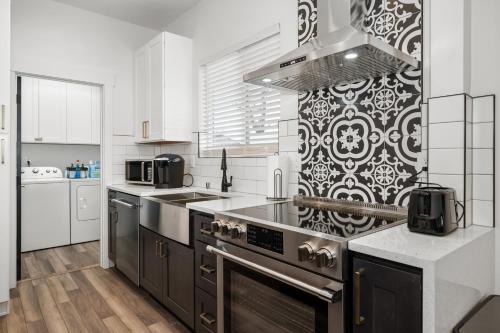 Spokane Casa | Updated Family Friendly Hillyard Gem NEW HOT TUB!