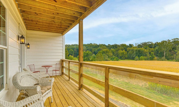 Middletown Casa | Updated Farmhouse < 2 Mi to Historic Middletown!
