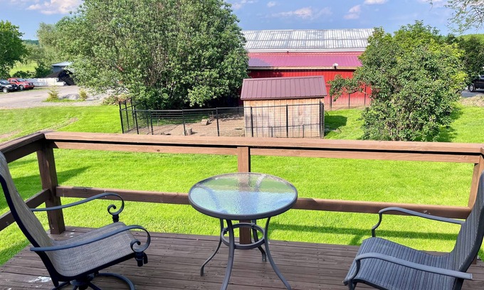 Holcomb Otro | Updated farmhouse with the full animal experience.