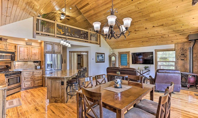 Garden Valley Cabina | Updated Garden Valley Home w/ Fire Pit & Game Room