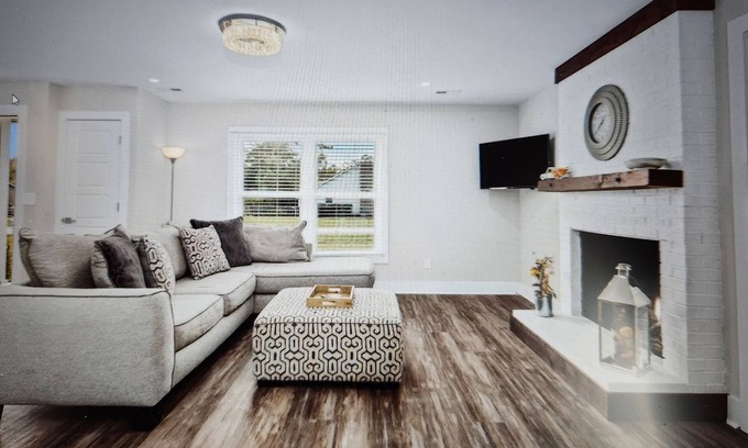 Myrtle Beach Casa | Updated home.3 bdrm, 2.5 bath, w/d, spacious yard, off-street parking for 3 cars
