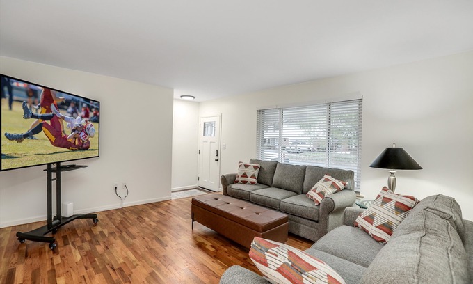 Livonia Casa | Updated home in great neighborhood with outdoor spaces