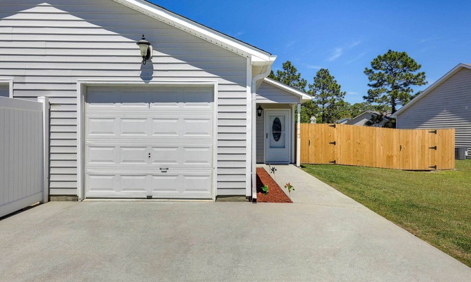 Hubert Casa | Updated Hubert Vacation Rental 5 Mi to Beaches!