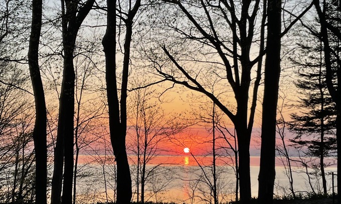 Lake Michigan Beach Cabaña | Updated lakefront cottage - beautiful views! Walk to beach!