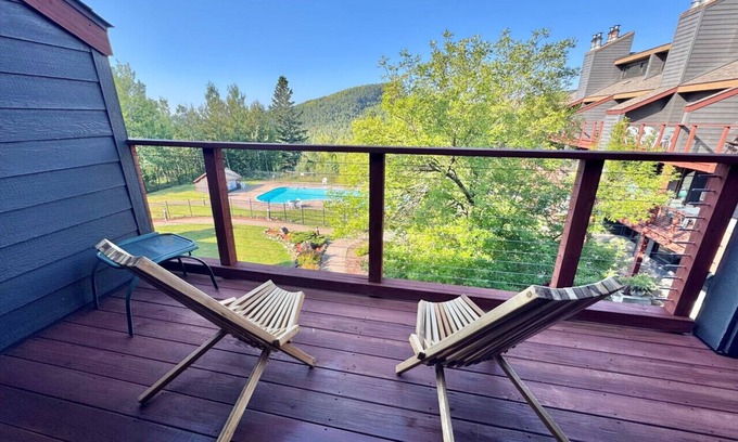 Lutsen Apartamento | Updated Lutsen Mtn Condo Ski in Ski out Location Location