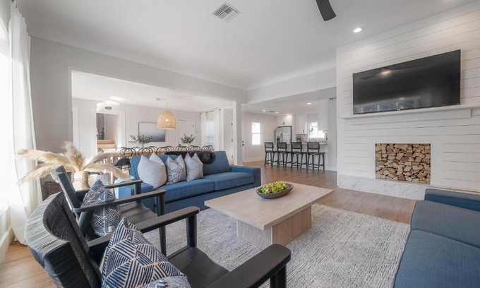 Harbor Bluffs Casa | Updated Luxury Home in Premium Location