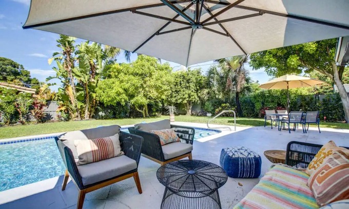 Oakland Park Casa | Updated Mid Century 3 Bedroom Salt Wtr Pool Outdoor Shower