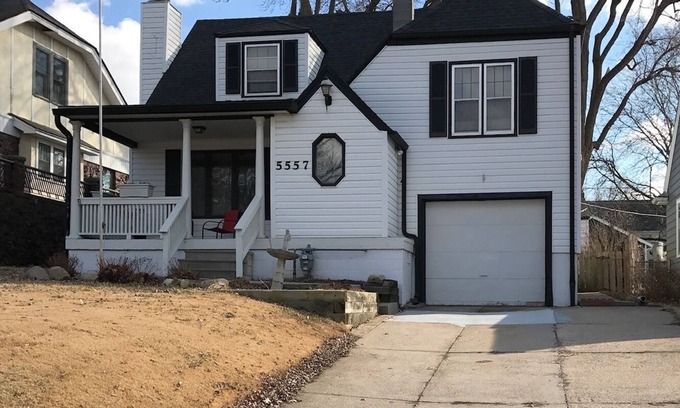 Aksarben - Elmwood Park Casa | Updated Midtown Gem (10 Minutes to most places)