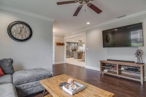 Tallahassee Casa | Updated Midtown Home, 12 min from Downtown TLH