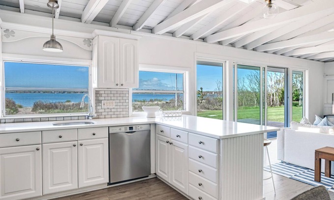 Montauk Casa | Updated Montauk Lake House w/Stunning Views!