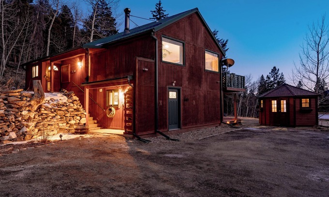 Evergreen Cabina | Updated Mountain Retreat/Stunning Views/Hot Tub/Sauna