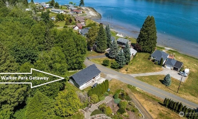 Shelton Casa | Updated Peaceful 2+BR Cottage w/ Salt Water Views