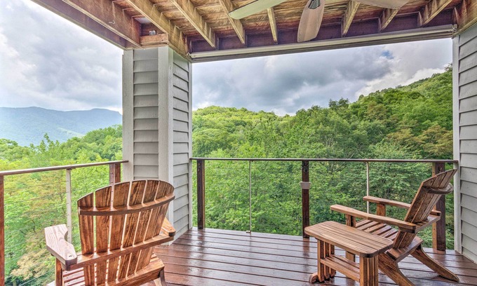 Seven Devils Condominio | ¡NUEVO! Actualizado Seven Devils Condo w / Deck & Mtn Views