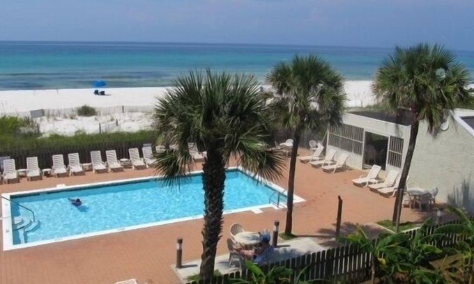 Sunnyside Condominio | Actualizado, condominio frente al Golfo espacioso, a pocos pasos de la playa!