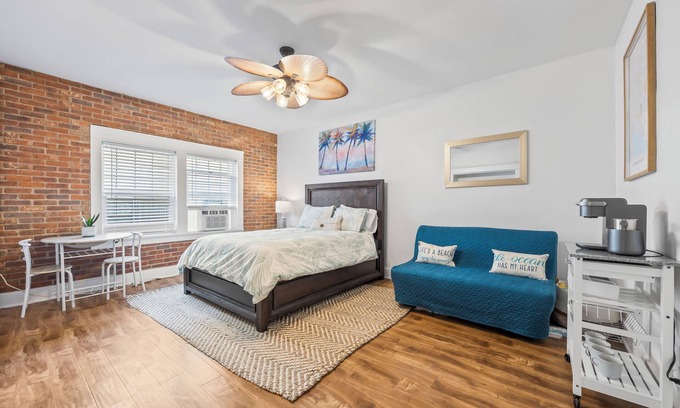 Willmore Condominio | Updated Studio in Downtown Long Beach - Walk to Everything