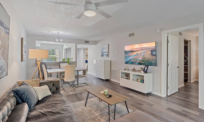 The Meadows Condominio | Updated, The Meadows, 1st Floor, Golf, Pool & Clubhouse