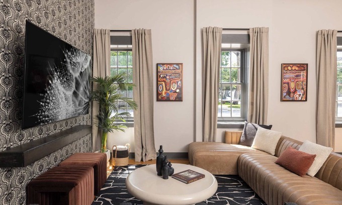 Old West Broad Neighborhood Condominio | Updated Townhome | Free Parking