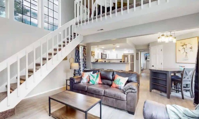 Aurora Hills Casa | Updated Two + loft Bed with Three King Beds, Loft & Two Baths, Corporate Housing