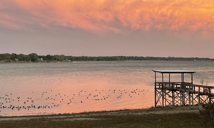 Weatherford Cabina | Updated Waterfront Lakehouse
