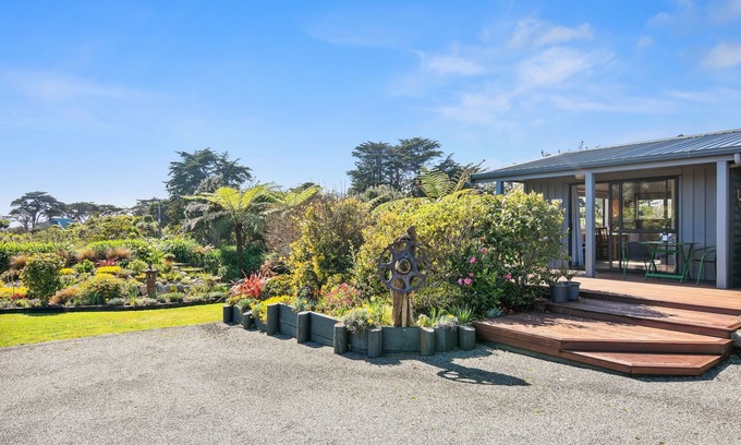 Cape Foulwind Casa | Upepo - The Garden Room - Cape Foulwind Studio
