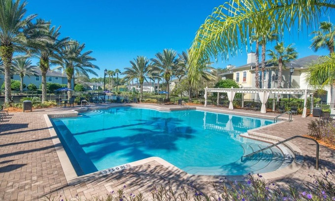 Southside Casa | Upgraded 3 bed apt Close to Beaches and Mayo Clinic