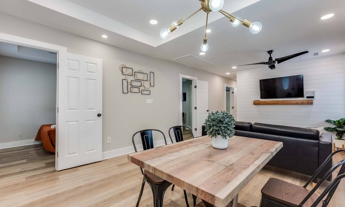 Pittsburgh Casa | Upgraded and close to downtown and 75/85