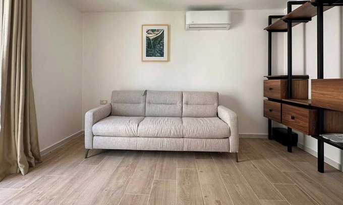 Centar Casa | Uphill 2 BDR Ap With Sea View
