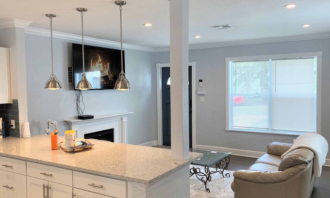 Poiciana Park II Casa | Upland Zen Retreat Home near Downtown West Palm Beach Pet Friendly