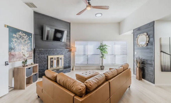 Grand Prairie Casa | Upon arrival you will be met with a calming sensation. 2 bedroom/2 bathroom.