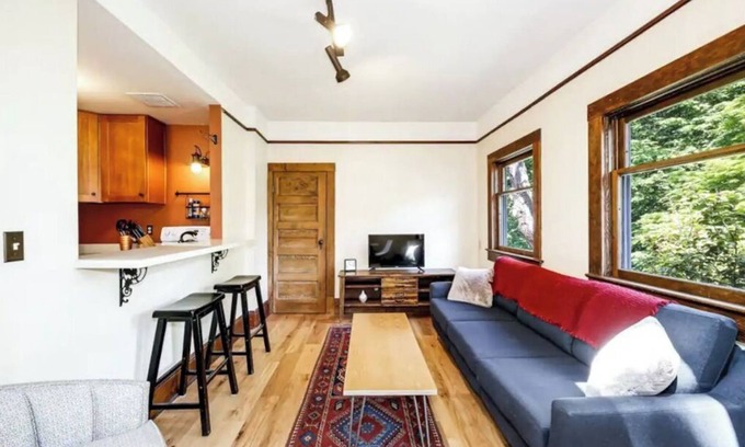 Phinney Ridge Apartamento | Upper Apartment in Classic Craftsman Home Duplex