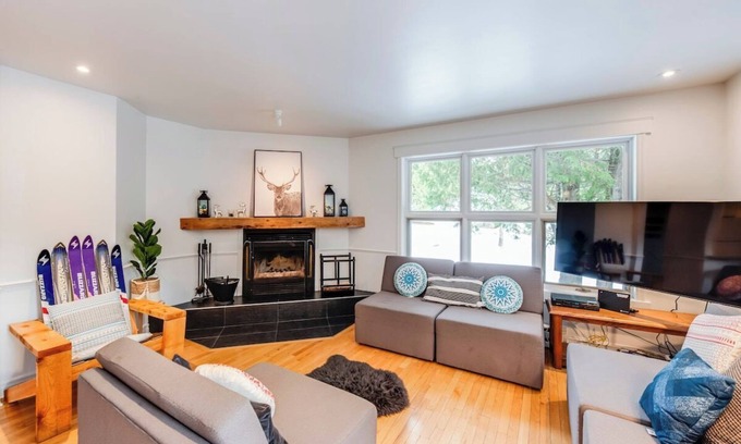 Saint Ferreol les Neiges Casa | Upper Twin House 1817 - Cottage with a spa, 2 minutes from the Mont-Sainte-Anne