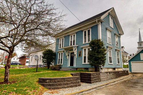 Bucksport Casa | Upper Corbel House