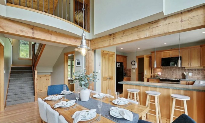 Sunburst Estates Chalet De Esquí | Upper House, Close to ski lifts and ALL amenities, fully equipped