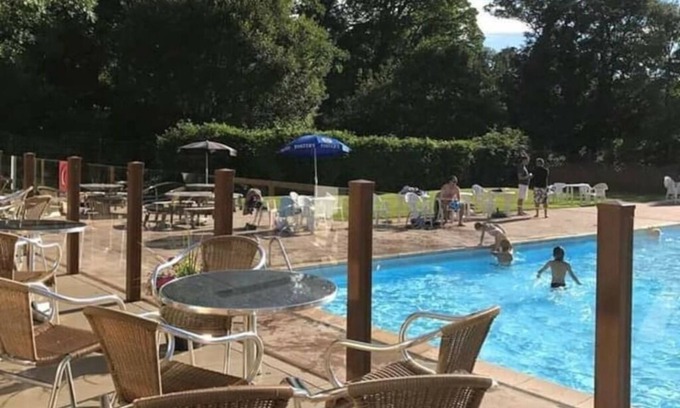 Bont Newydd Casa | Upper Lake Chalet , Dog and Pet Friendly