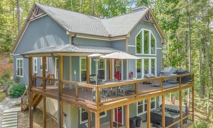 Sunset Casa | Upper Lake Keowee modern cottage...Peace and tranquility await!
