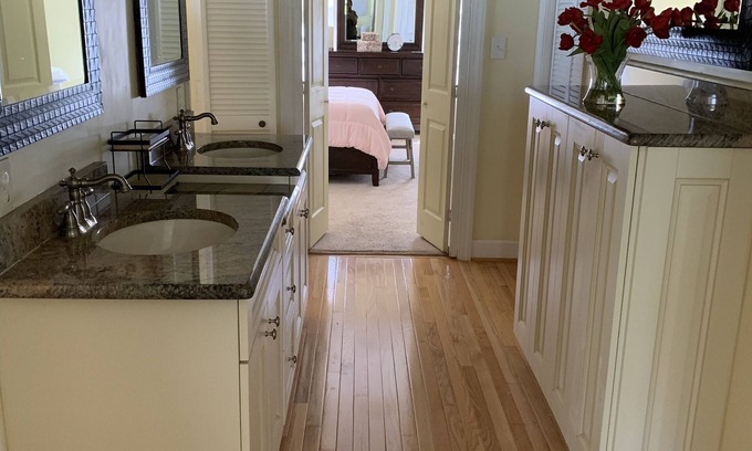 Chapel Hill Cabaña | Upper Level- Beautiful 3 bed 2 1/2 bath cottage overlooking gorgeous golf course