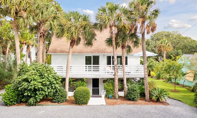 Folly Beach Apartamento | Upper Level of Duplex-Short Walk to Beach & Washout (Prime Surfing Spot)