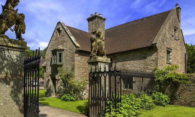 Longtown Cabaña | Upper Lodge at Kentchurch - sleeps 6 guests in 3 bedrooms