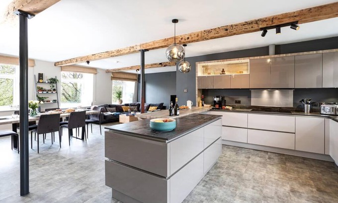 Kendal Apartamento | Upper Mint Mill: Superb new riverside apartment