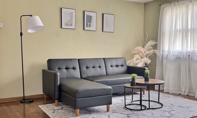 Milwaukee Apartamento | Upper unit