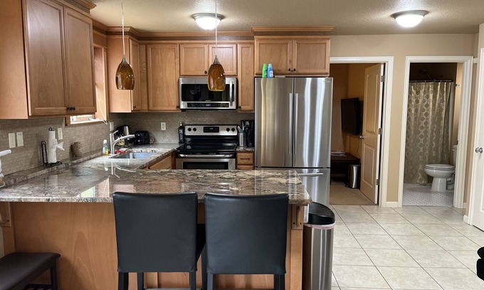 Arbor Lodge Apartamento | Upscale 1/1 apt close to Fred Meyers, MAX tram and 305 exit