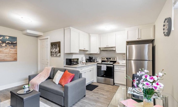 Central Hamilton Apartamento | Upscale 1BR - Boutique Apartment - PRIME Location!