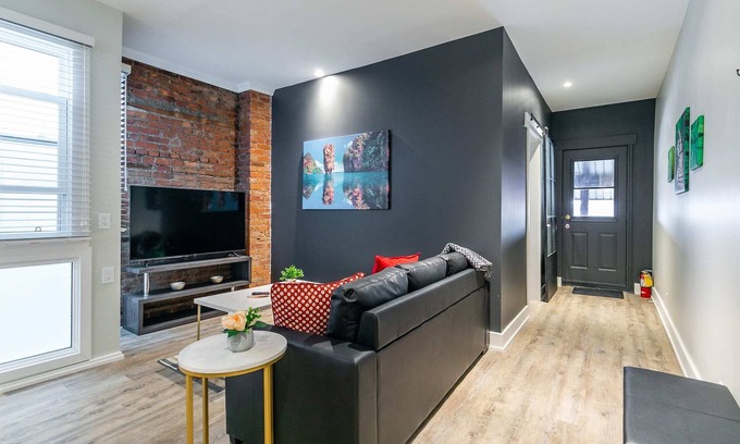 Central Hamilton Apartamento | Upscale 2BR Apt with Netflix - Prime Location!