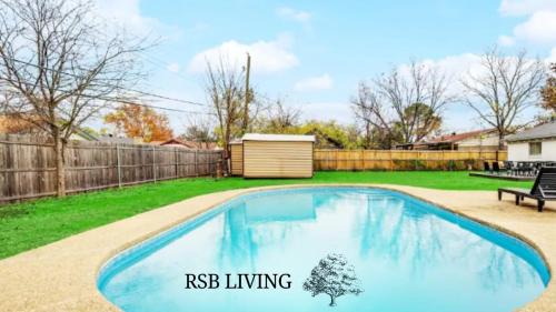 North Richland Hills Casa | Upscale 3BR 2BA Cozy Holiday Home with Pool & Grill