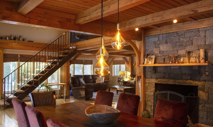 Shrewsbury Casa | Upscale 4 Season Killington/Okemo Retreat with Hot Tub