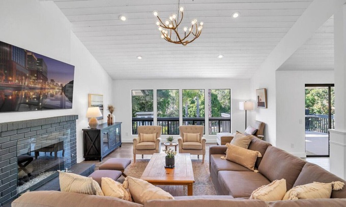Fallbrook Casa | Upscale 4BR Retreat near Monserate Winery Pool Spa