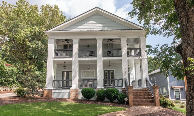 Athens Casa | Upscale 4BR Walk to Stadium and Downtown