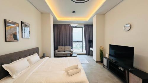 Business Bay Casa | Upscale Apartment at Oval Tower Near Downtown with Balcony and Parking by Belvilla