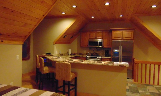 Lake Oconee Apartamento | Apto exclusivo disponible para estancias cortas / largas. Cocina, baño, lavadero c / generador.